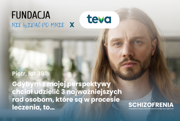Historia pacjenta ze schizofrenią - 3 rady, jak żyć z chorobą. 30-letni mężczyzna obojętnie patrzy w obiektyw aparatu